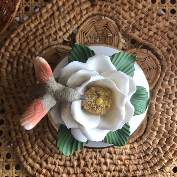 Hummingbird on Gardenia Porcelain Teleflora Music Box - Picture 7 of 11